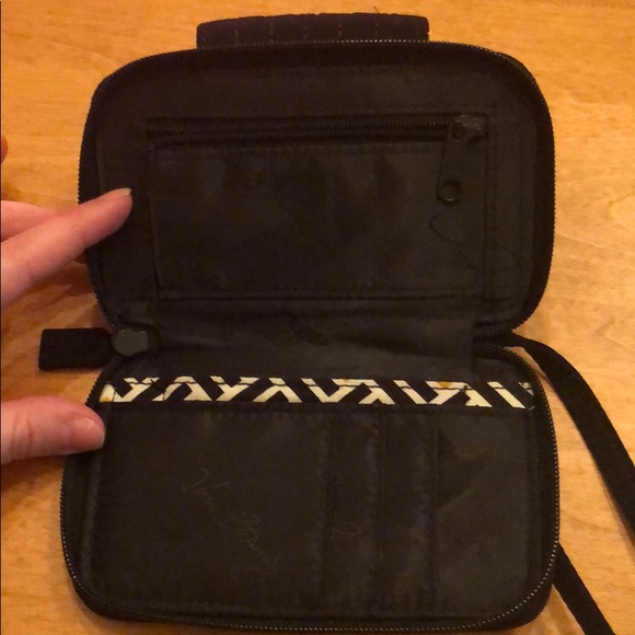 Vera Bradley black wristlet - Picture 4 of 6